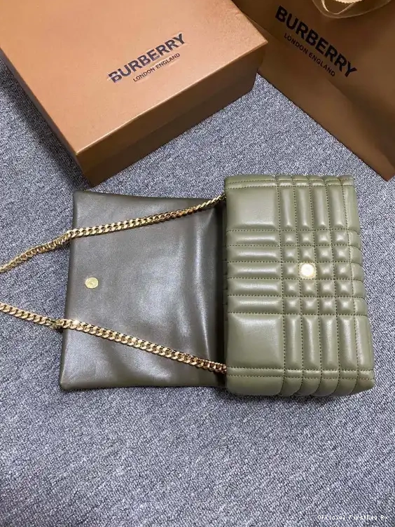Official First Bag Ru BURBERRY Lola Small Camera Bag 0502